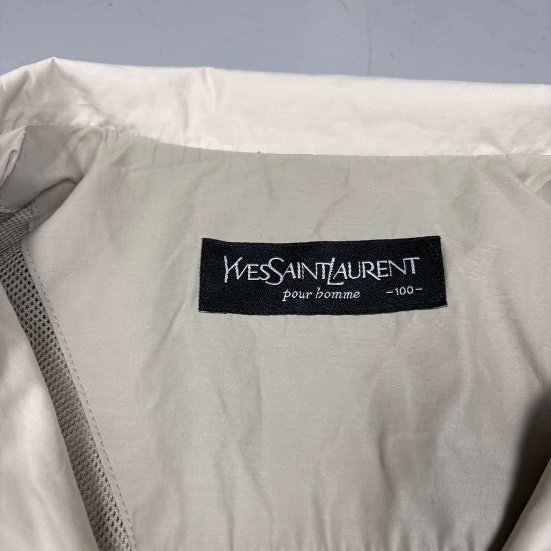 입생로랑 베이지컬러 블루종 상품이미지4