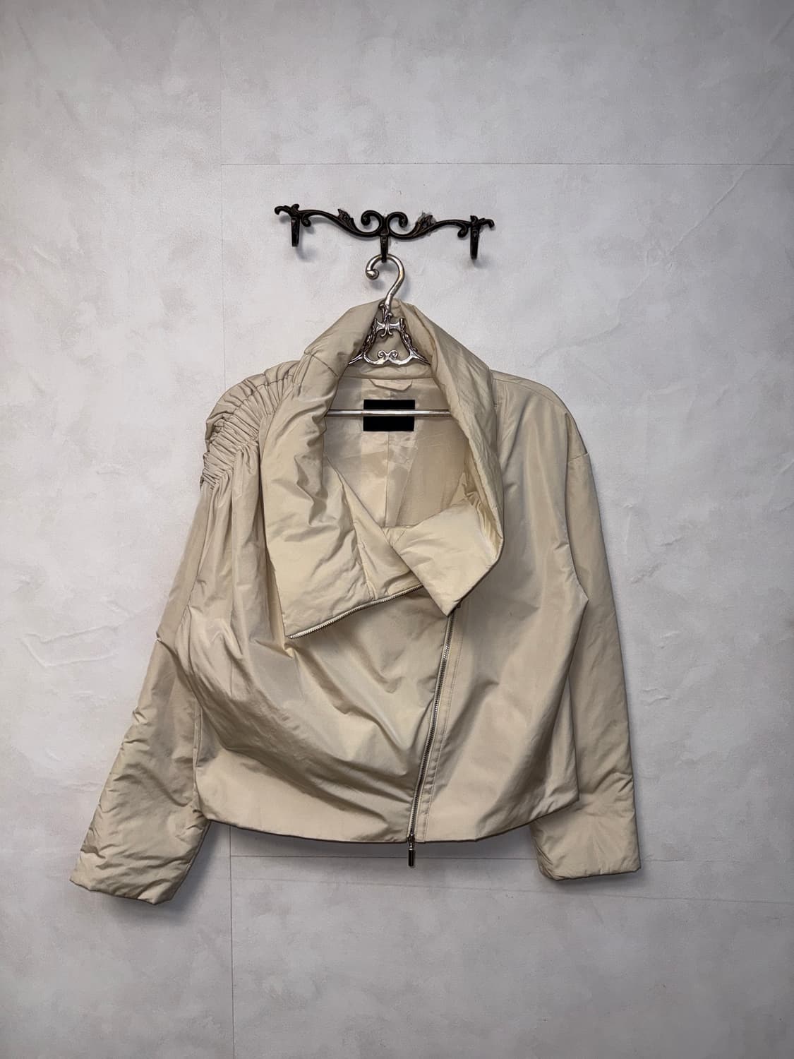 Ivory draped shirring two ways puffer 상품이미지6