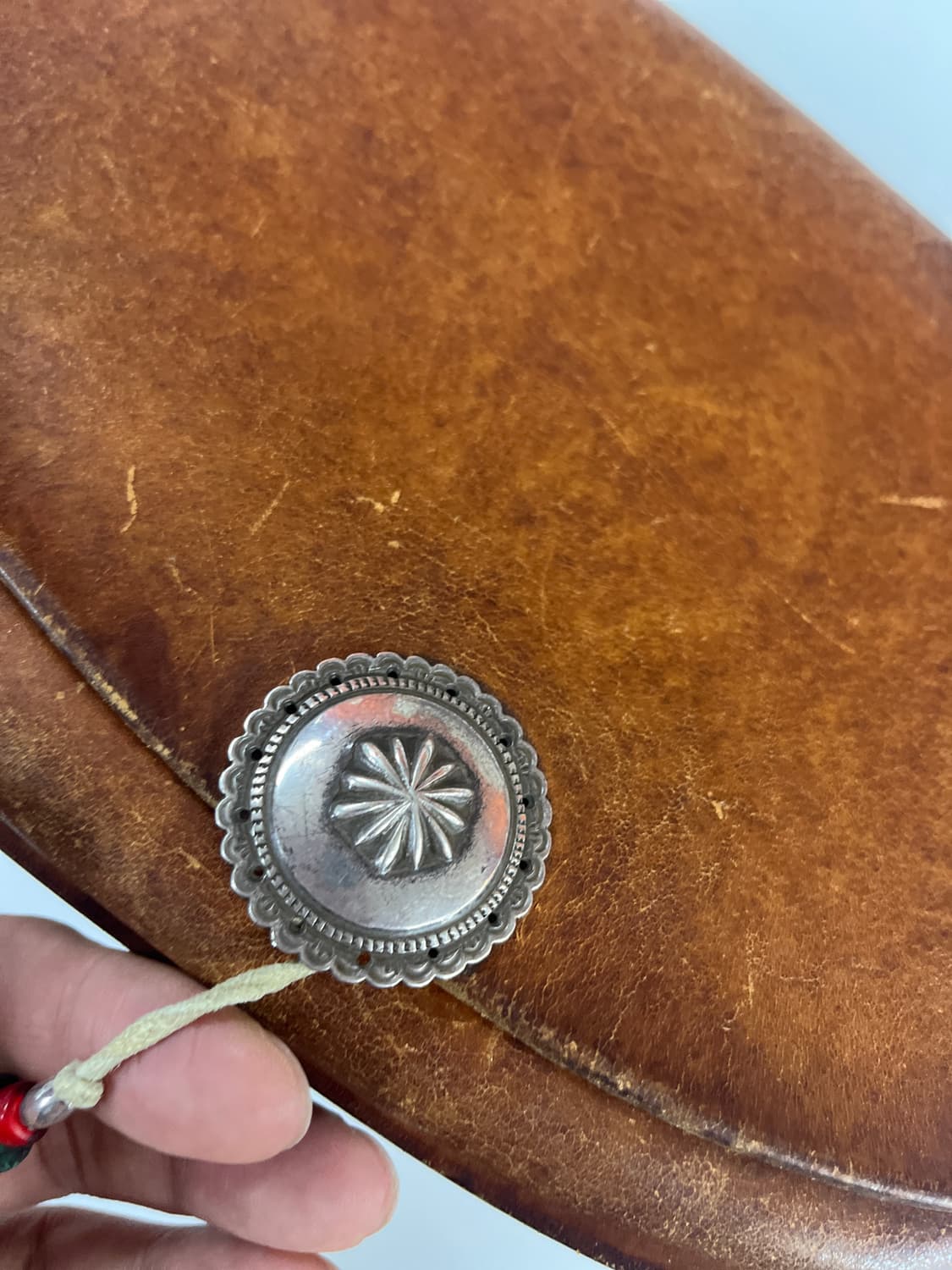 고로스 새들레더 네츄럴 인디언콘초 크로스 버킷백 상품이미지2