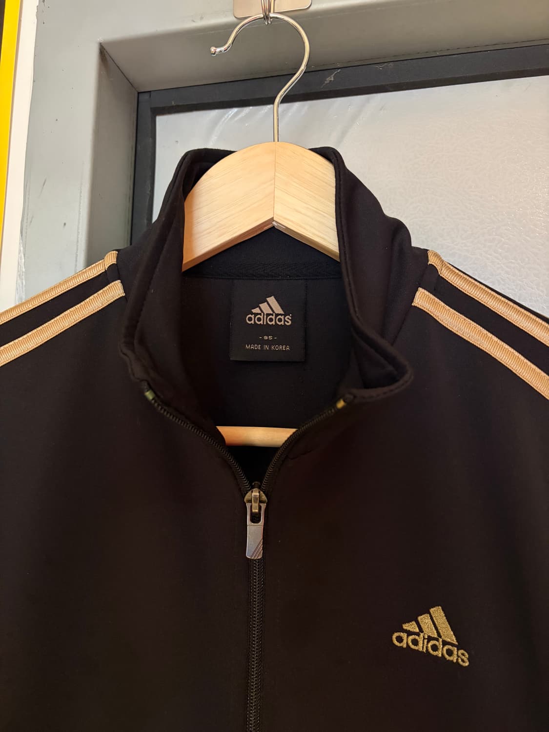 아디다스 블랙 골드 로고 트랙탑 져지 상품이미지5