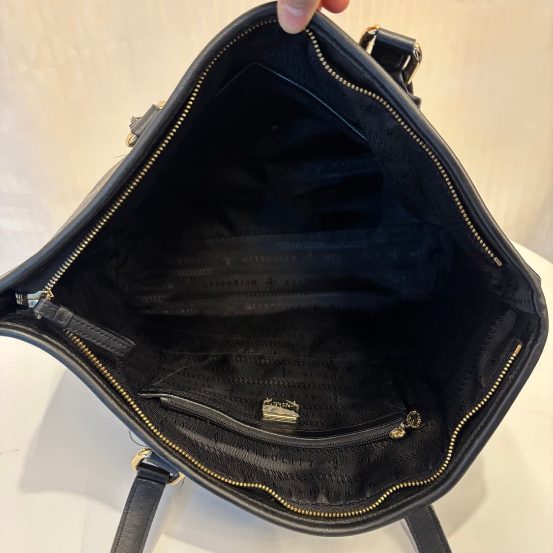 정품 메트로시티 가죽 숄더백     상품이미지8