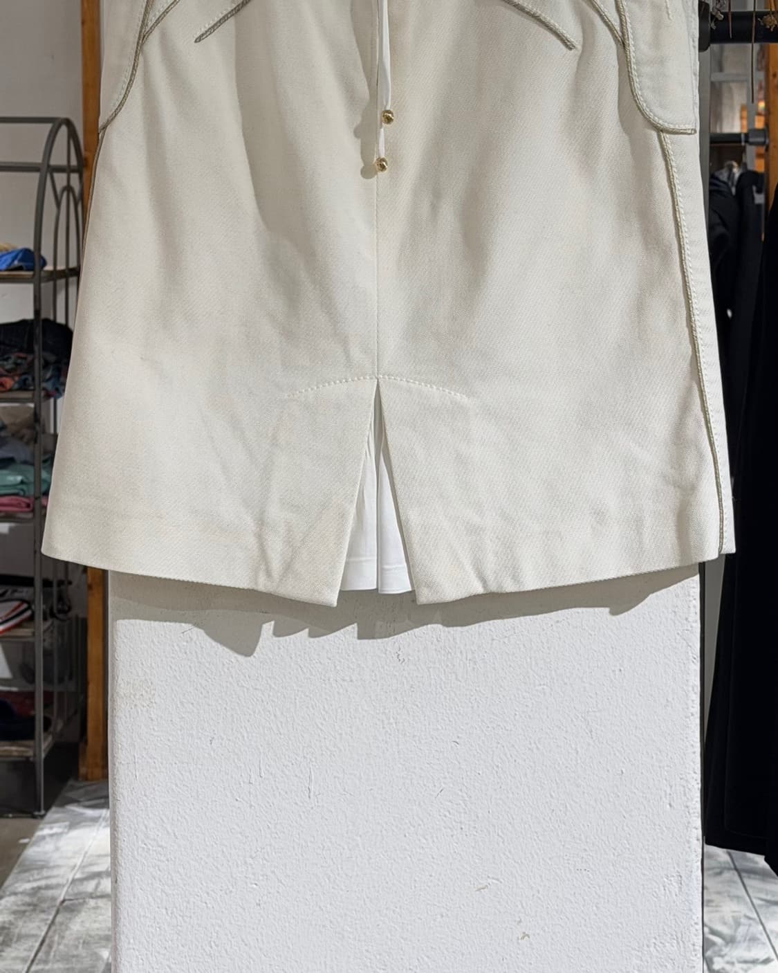 루이비통 아이보리 플리츠 포켓 미디 스커트 상품이미지5