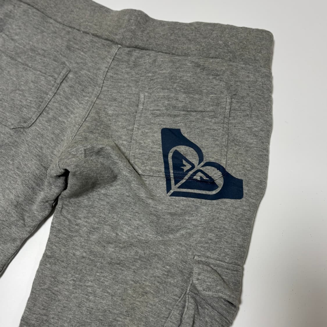 록시(ROXY) 빈티지 로고 그래픽 카고 스웨트 팬츠 상품이미지3