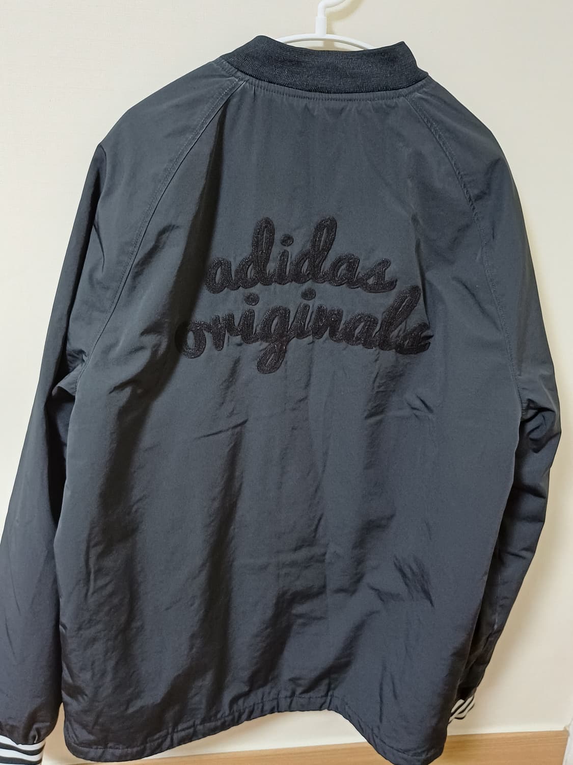 아디다스 엠브로이더드 코치 자켓 상품이미지6