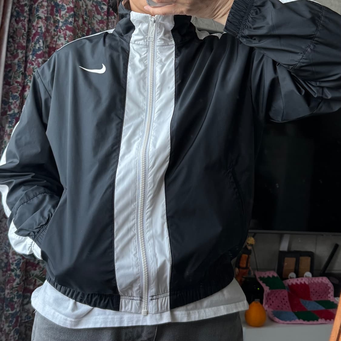 나이키 우먼 백로고 블랙&화이트 바람막이 우븐자켓 상품이미지2