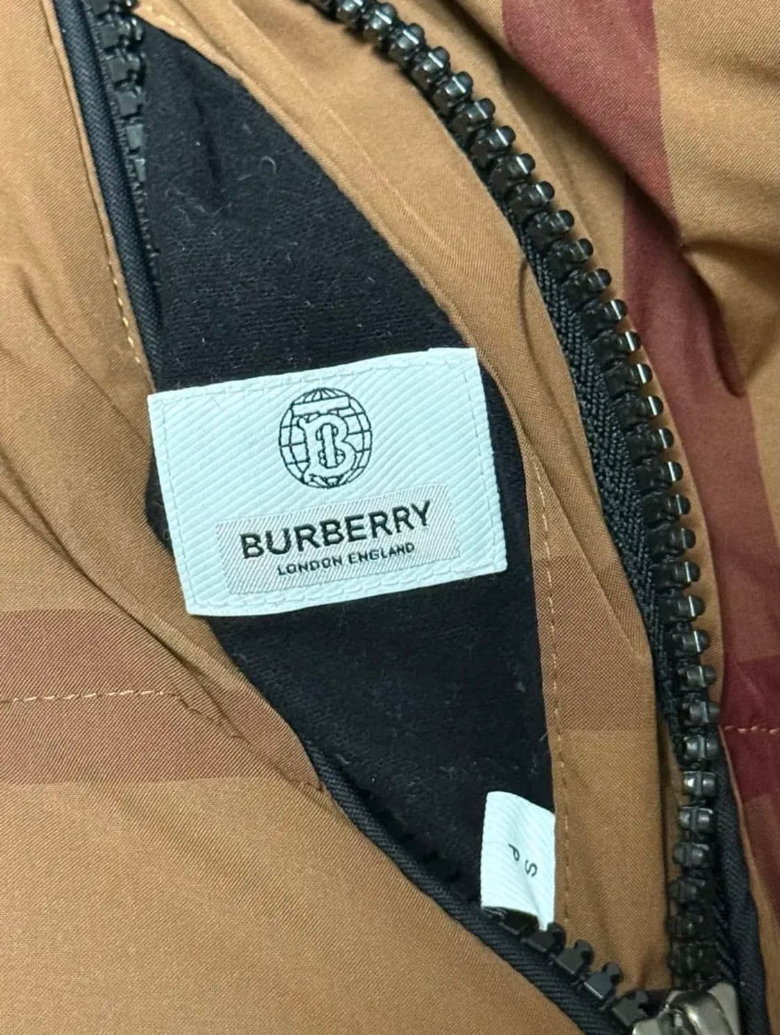 S) 버버리 체크 리버시블 후드 패딩 상품이미지3