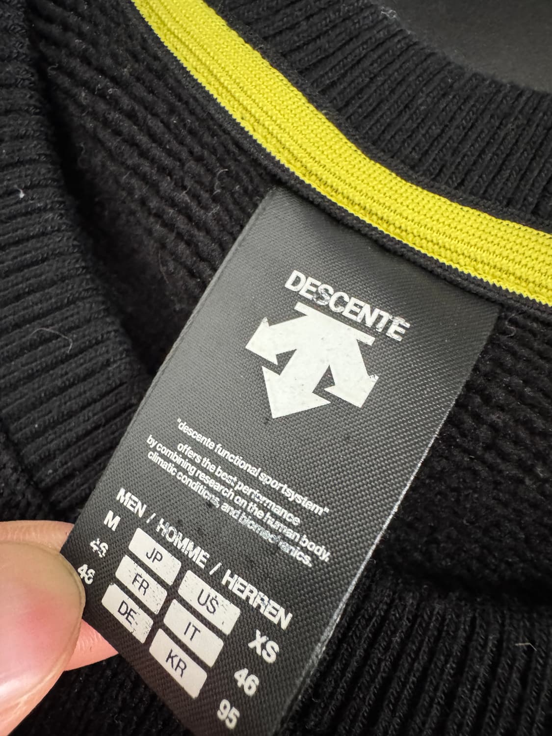 데상트 캐나다 스키 크로스 블랙 기능성 니트 맨투맨 상품이미지3