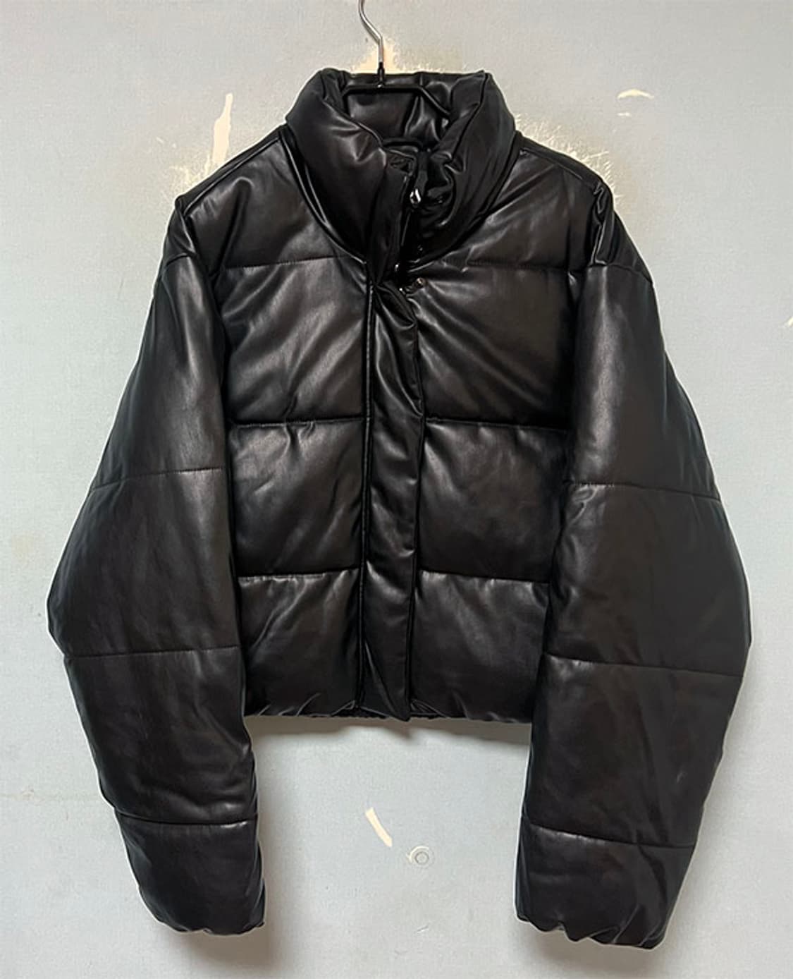 ZARA 자라 페이크레더 여자 패딩 웰론 크롭 L 100 77 상품이미지1