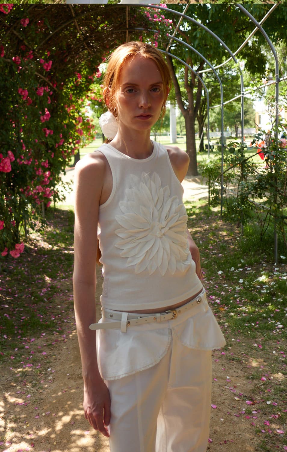 세릭/ 플라워 포인트 나시 FLOWER POINTED SLEEVELESS 상품이미지2