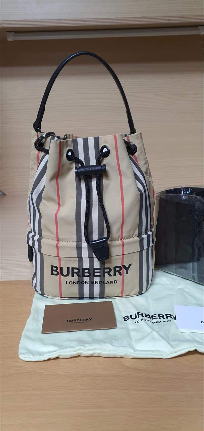 버버리 포이베 버킷백/크로스백 새상품급 정품(감정O) 상품이미지3