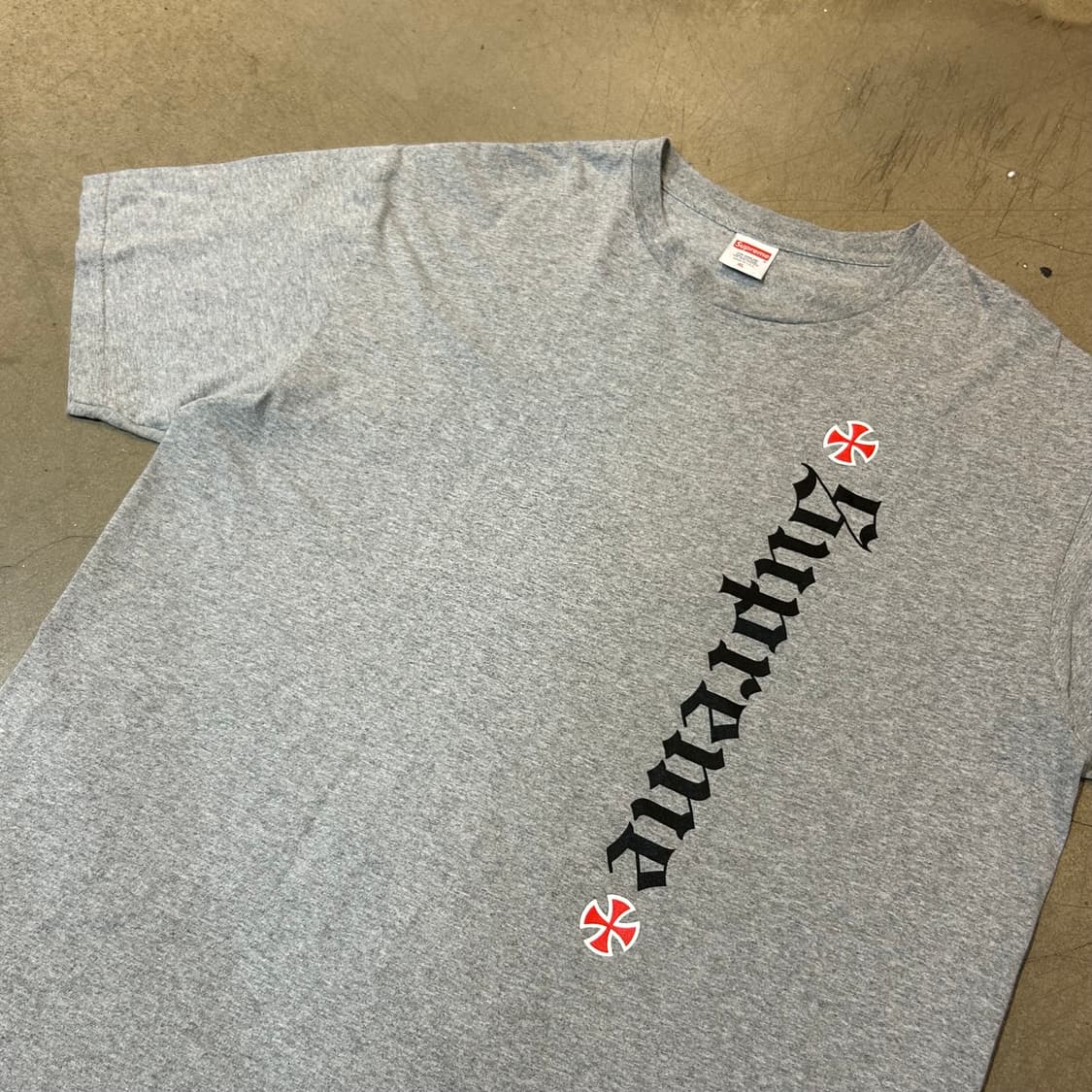 XL 슈프림 그레이 반팔티 상품이미지1