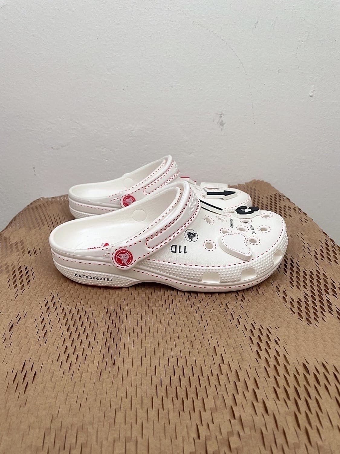 (정품/새상품) 크록스 X 강혁 공용 클래식 클로그 화이트 샌들 상품이미지5