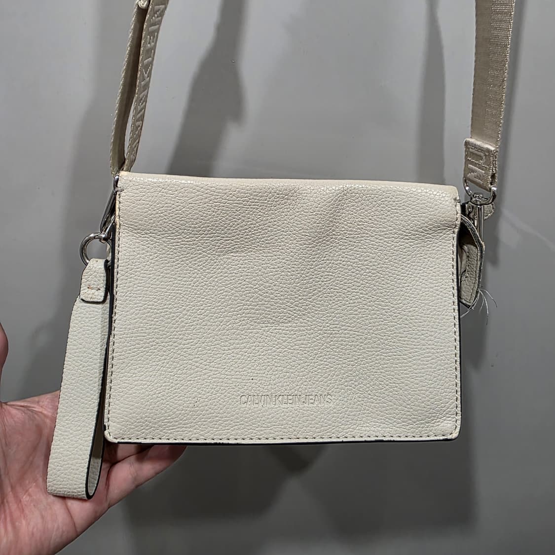 CK 캘빈클라인 진 스트랩 미니 크로스백 상품이미지1