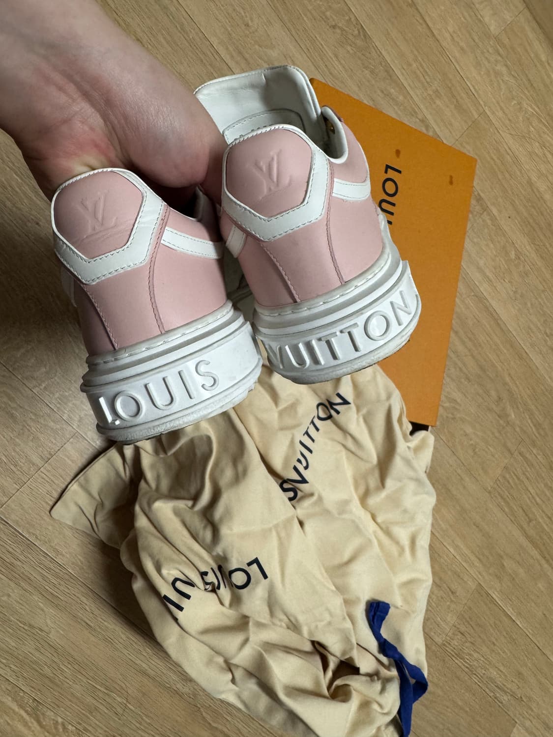 루이비통 타임아웃 스니커즈 36 실착 횟수 적음 상품이미지3