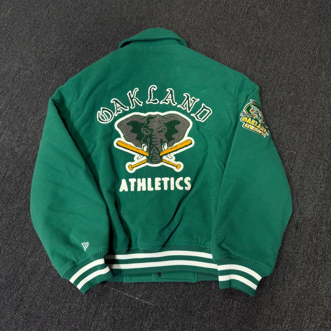 뉴에라 오클랜드 애슬레틱스 플레이풀 바시티 자켓 상품이미지1