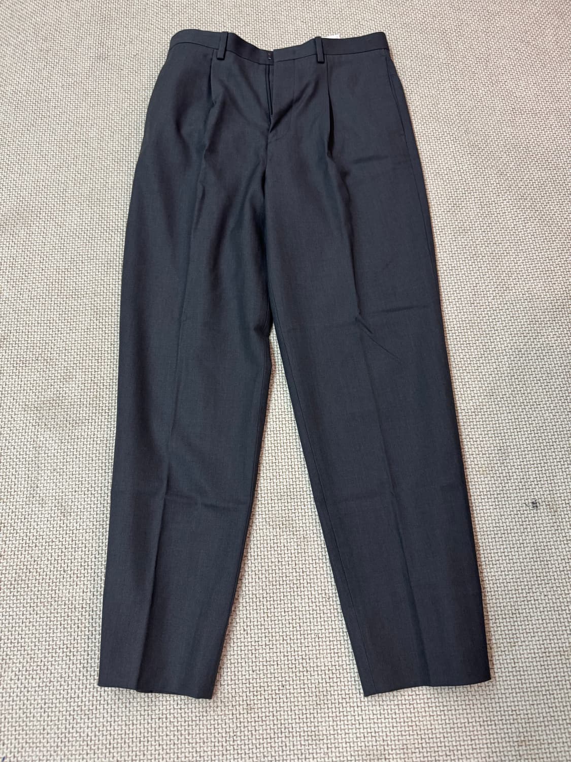 포터리 파인 울 원플리츠 테이퍼드 팬츠 미드그레이 상품이미지1