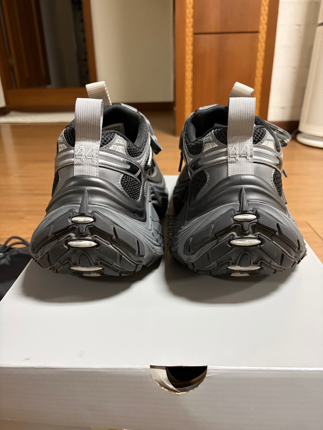 (44) 발렌시아가 6XL 블랙 상품이미지5