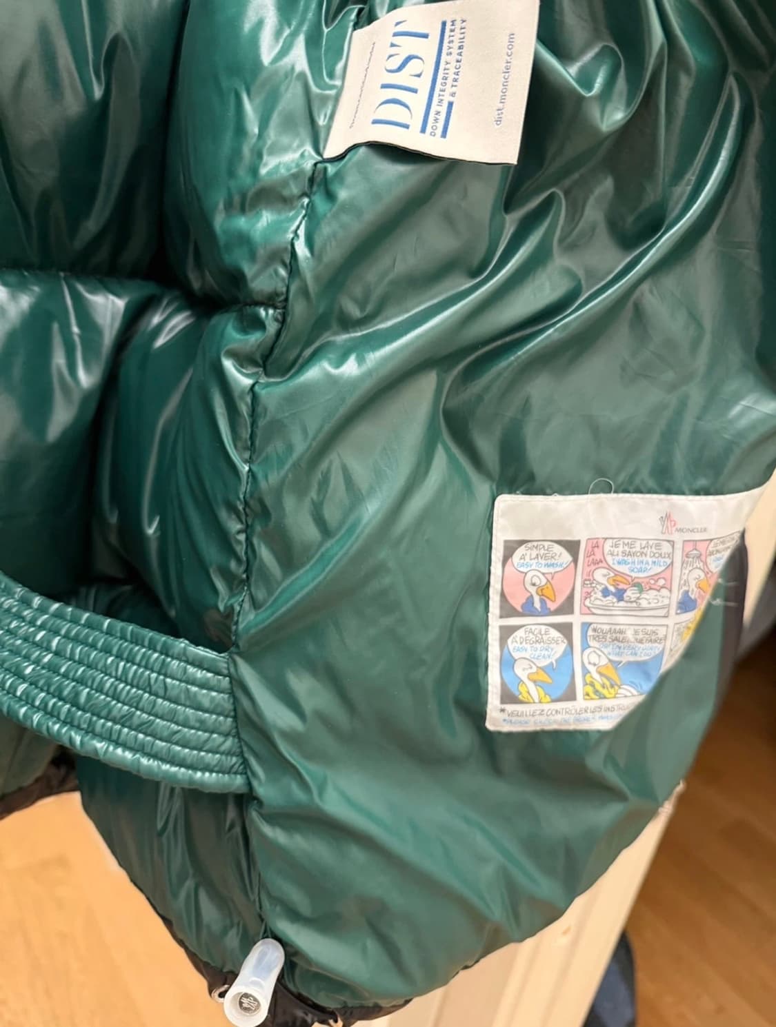 몽클레어 블랙 유광 패딩 6 사이즈 상품이미지5