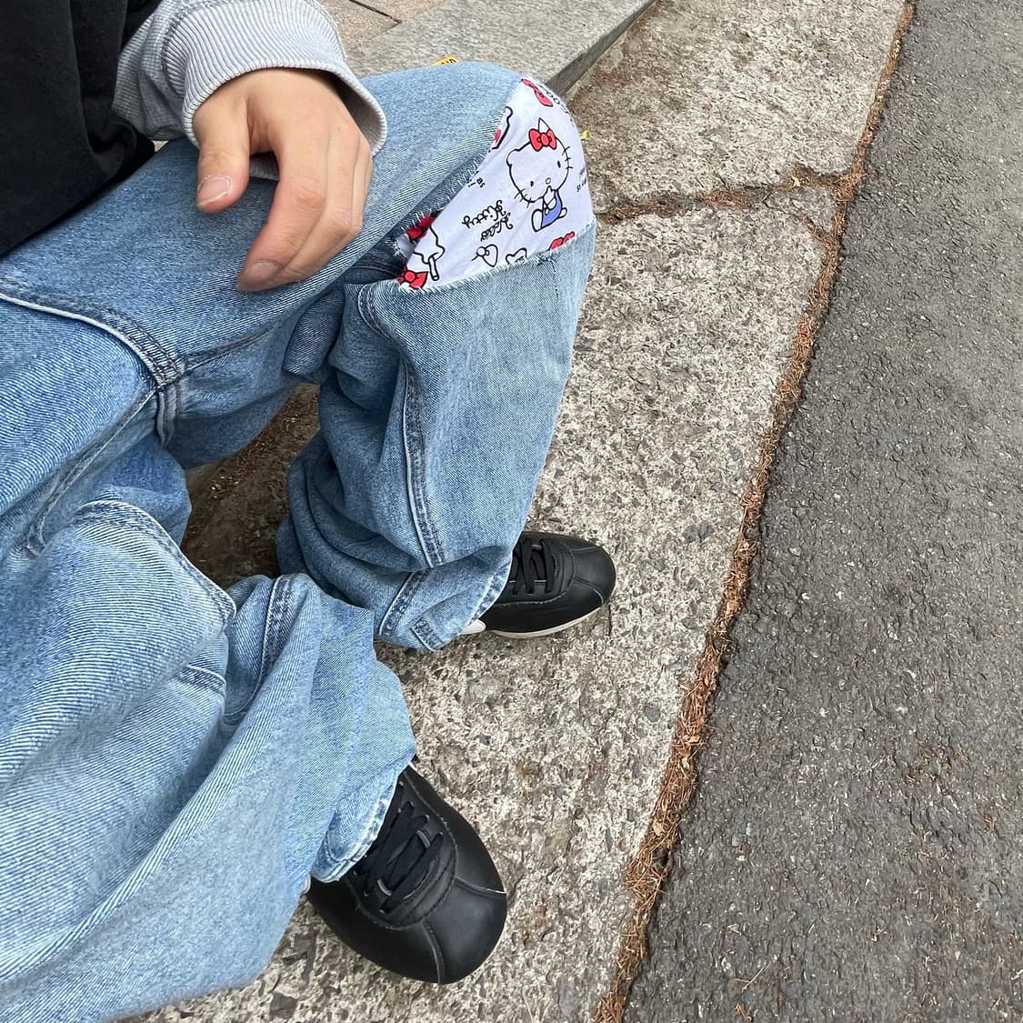 헬로키티 패치 커스텀 데님팬츠 상품이미지6