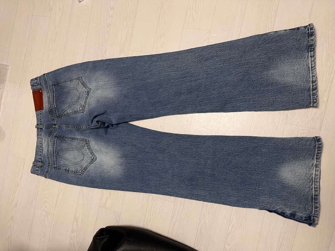 웨슬리 휴스턴 플레어 핏 데님 팬츠 미드 블루 상품이미지3