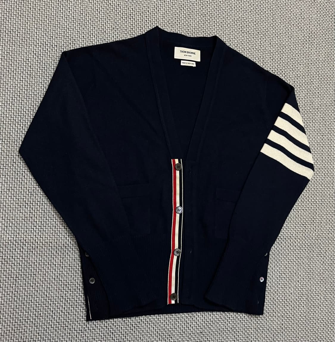 톰브라운 가디건 상품이미지1