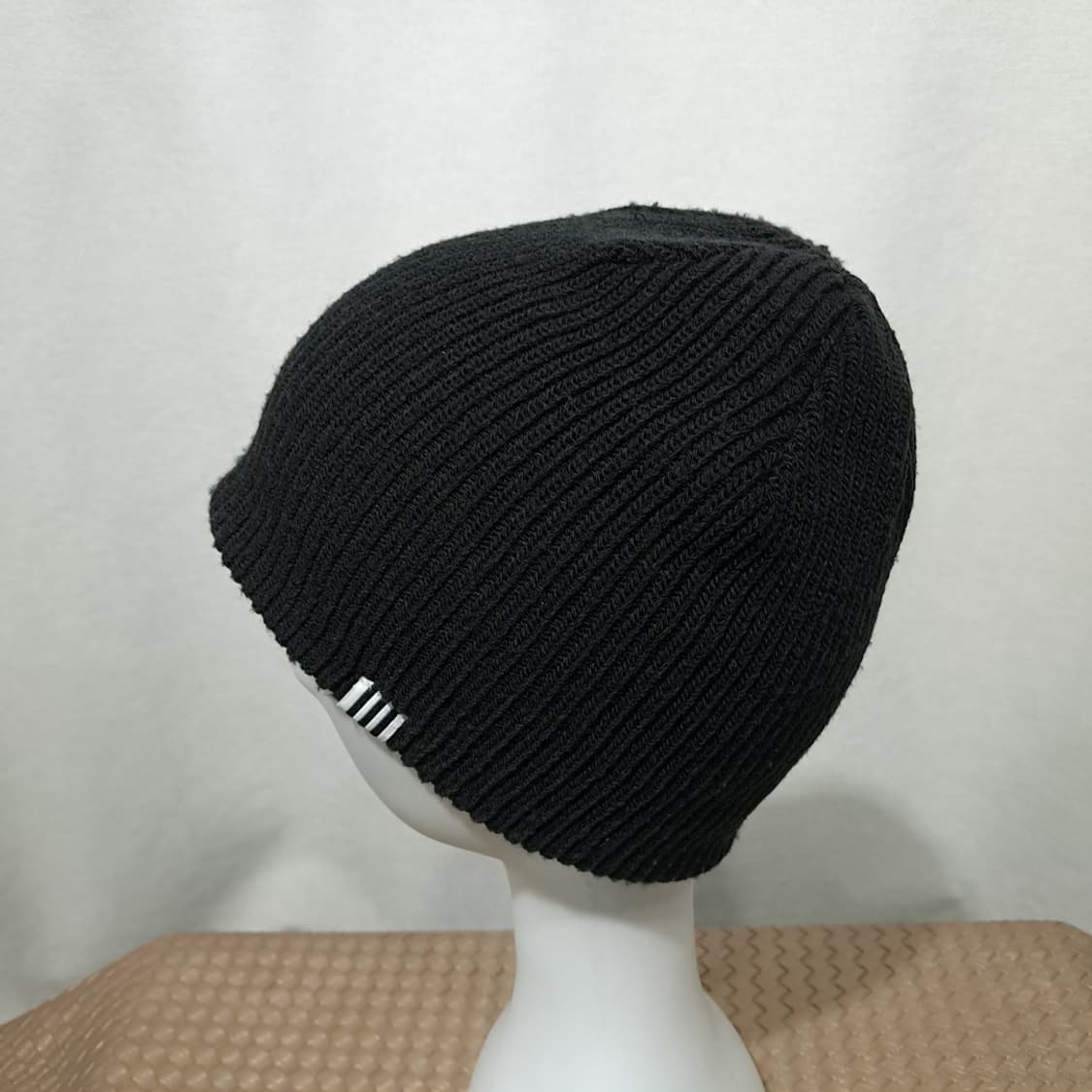 대만판 아디다스 블랙 골지 3-스트라이프 포인트 쇼티 비니 P2010 상품이미지4