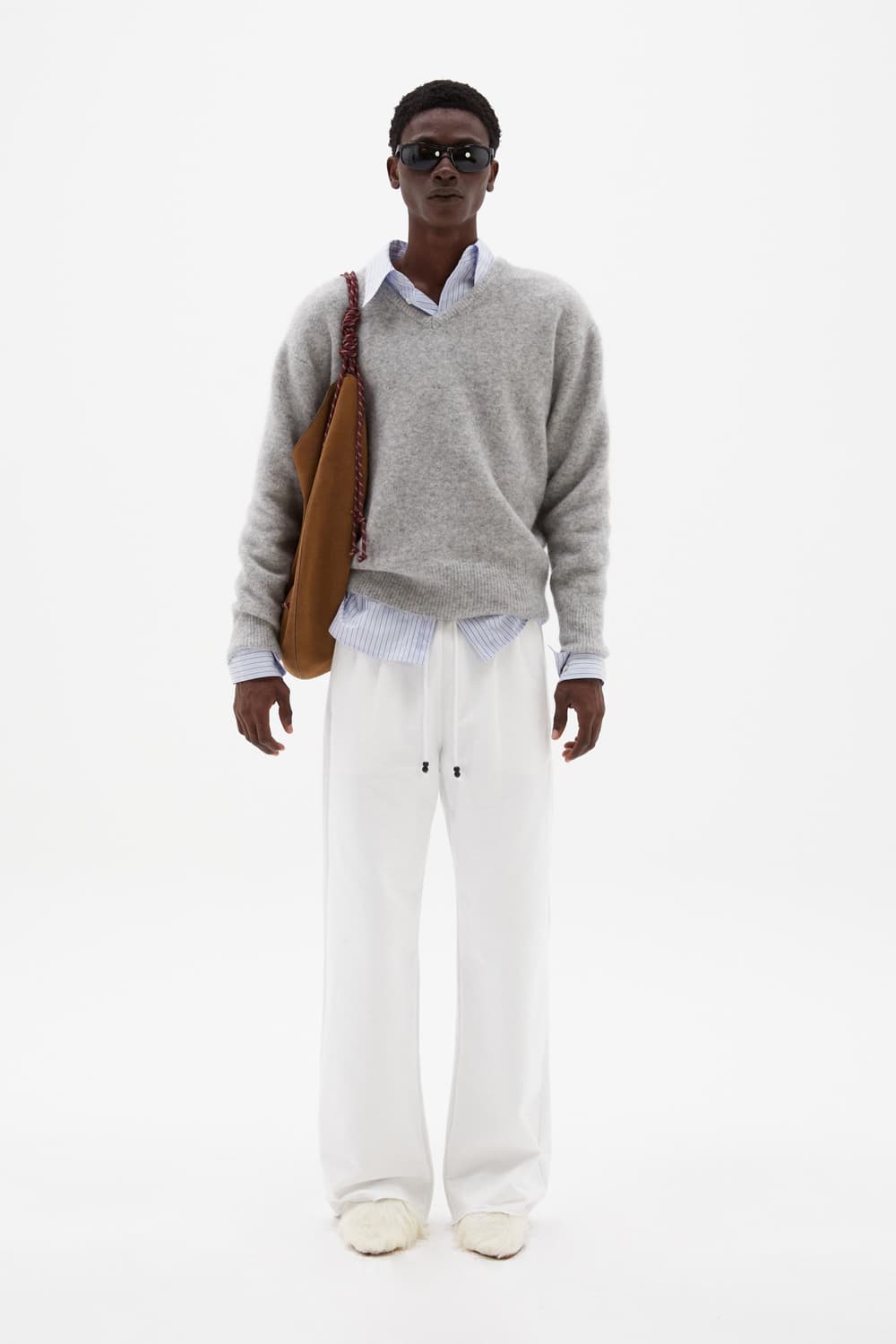 타일레 모헤어 니트 클라우드 그레이 2 사이즈 판매합니다. 상품이미지1