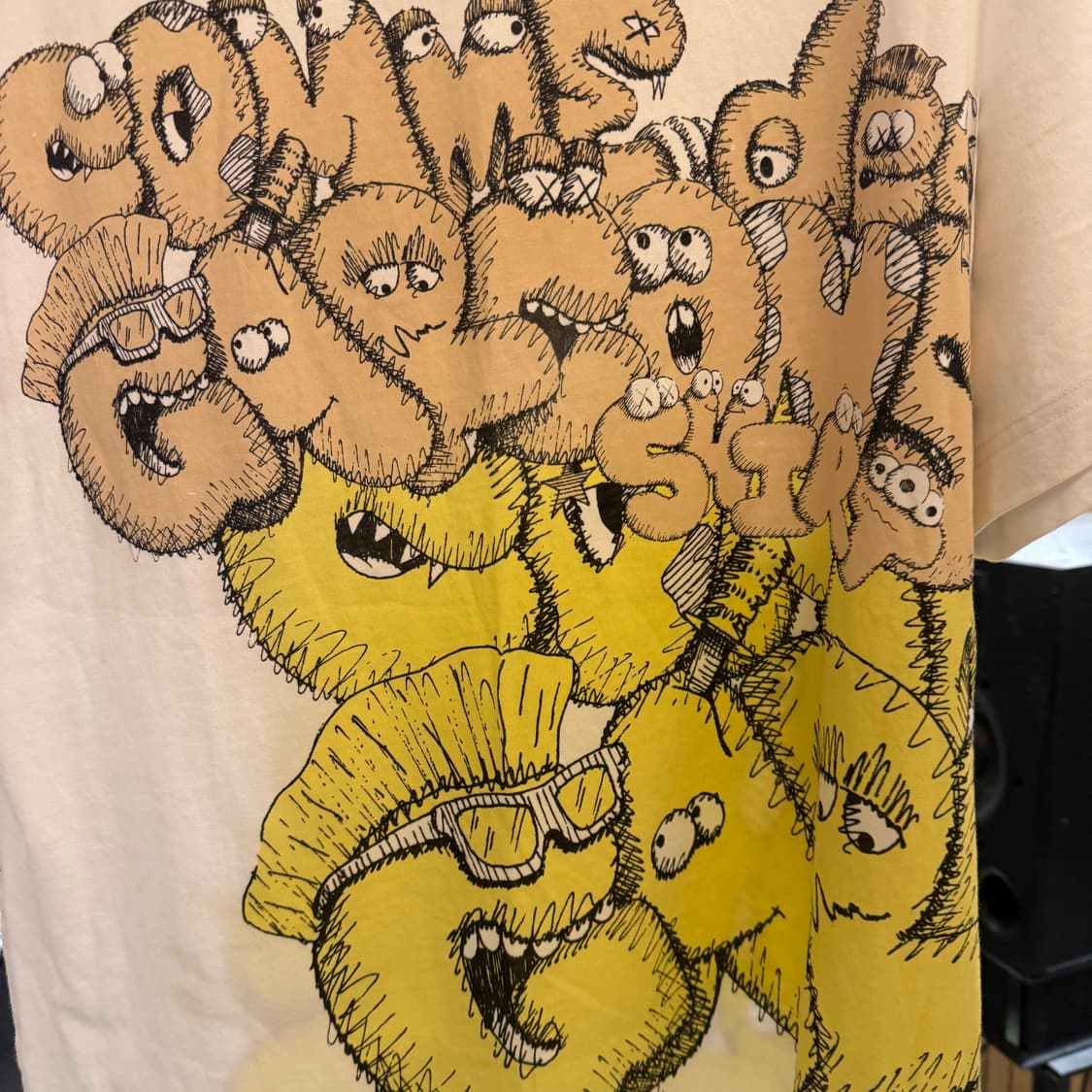 꼼데가르송 kaws 콜라보 티셔츠 상품이미지3