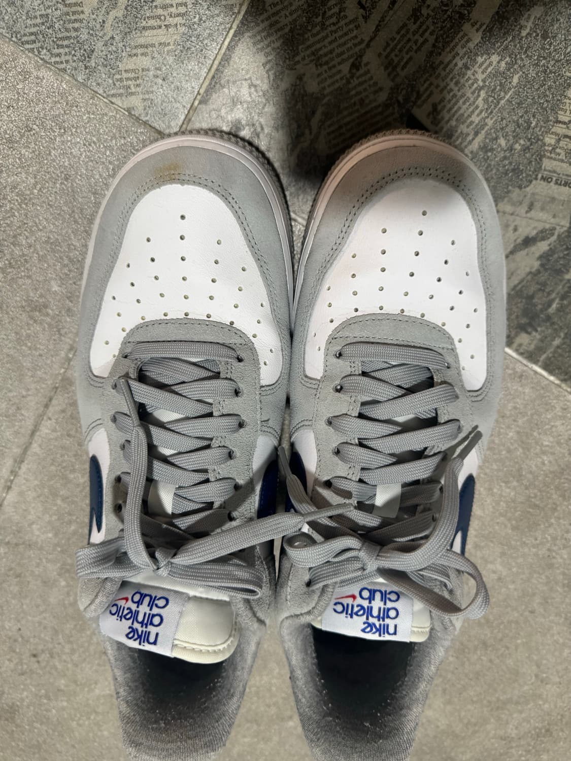 [260] 나이키 에어포스1 애슬리틱 클럽 라이트스모크 상품이미지1