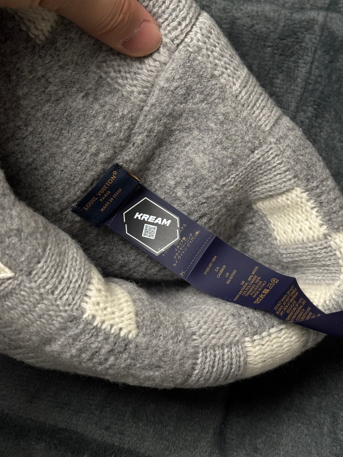 [OS] 루이비통 LV 크러시 다모플라주 펄 비니 라이트 그레이 상품이미지4