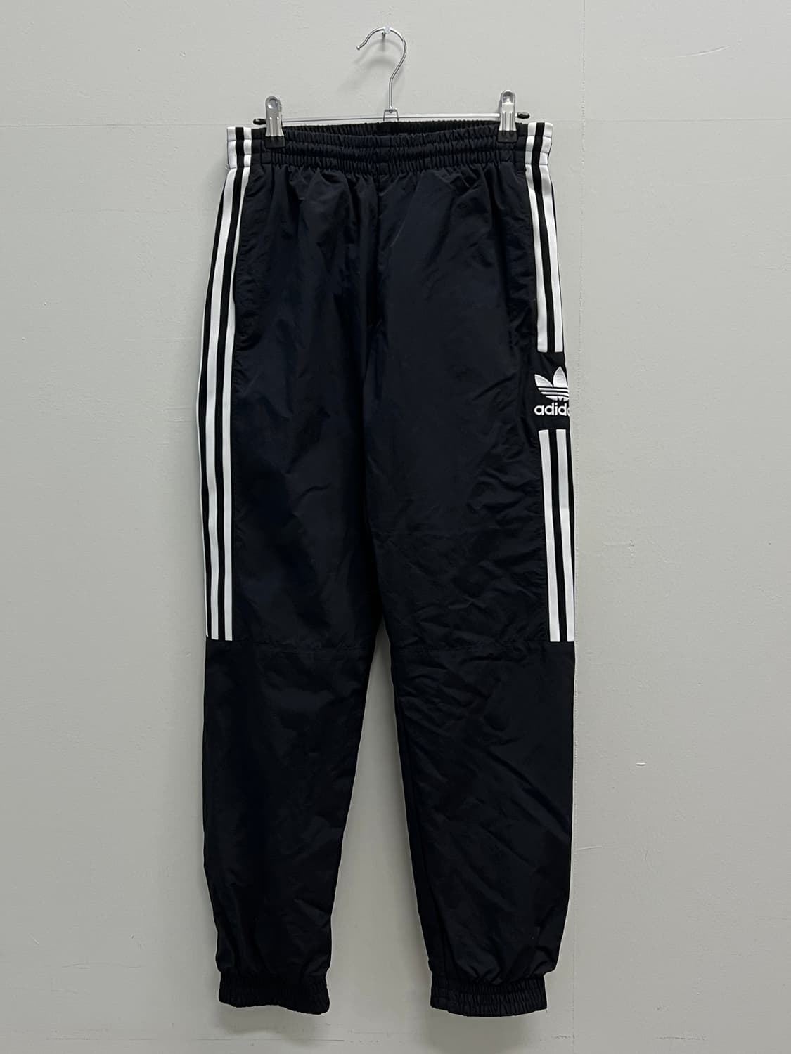 아디다스 삼선 우븐 조거 팬츠 블랙 상품이미지2