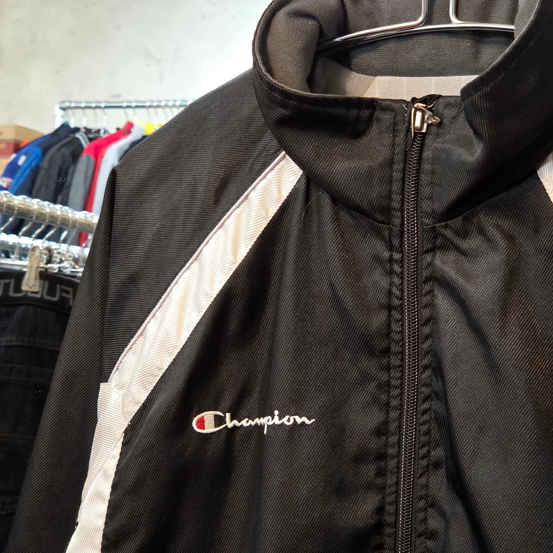 챔피온 일본판 블랙 실버 배색 바람막이 상품이미지3