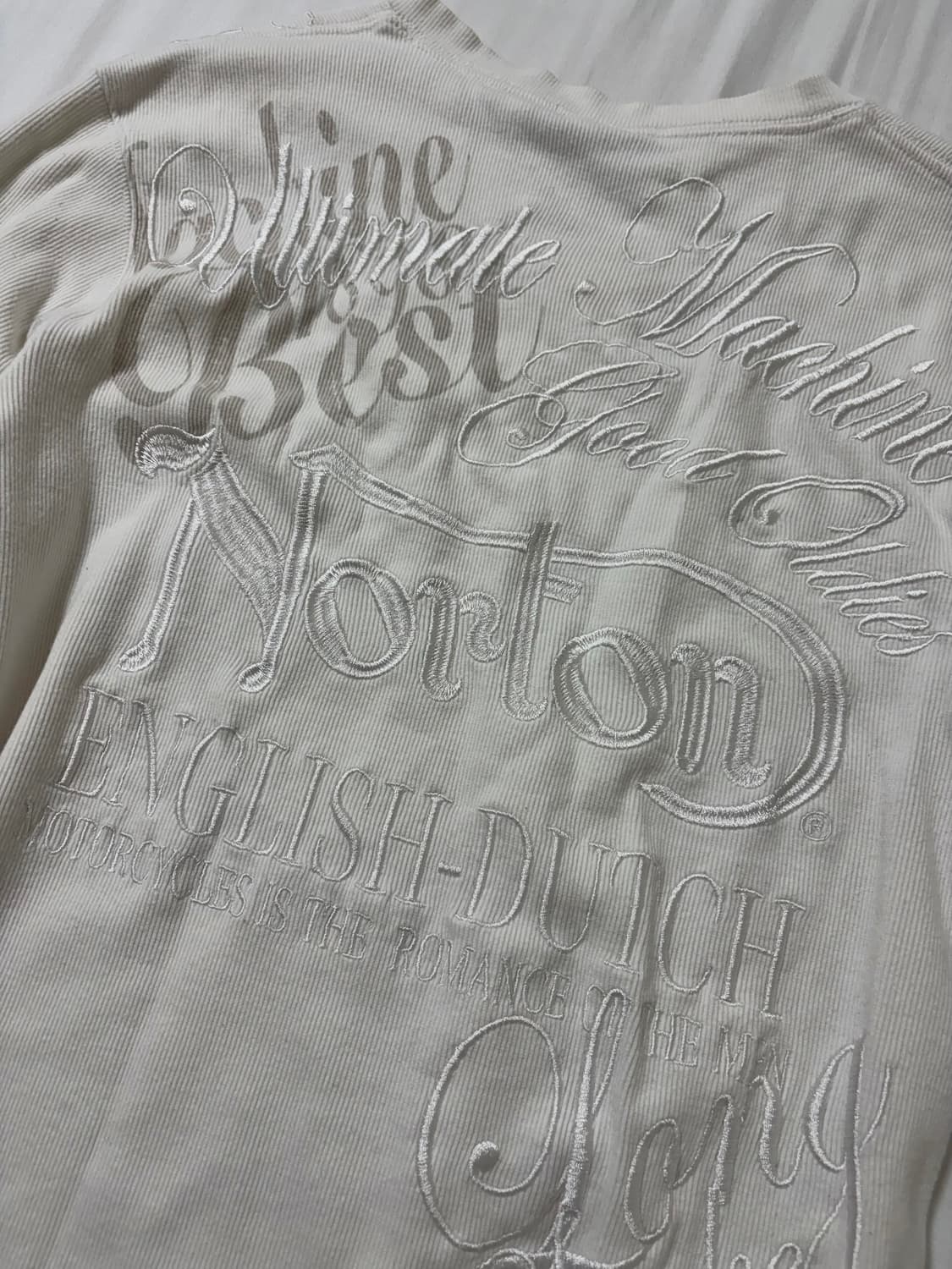 Norton 자수 디테일 롱슬리브 긴팔티 상품이미지4