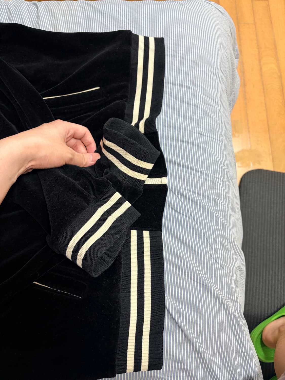 셀린느 벨벳 집업 블랙 XL 상품이미지4