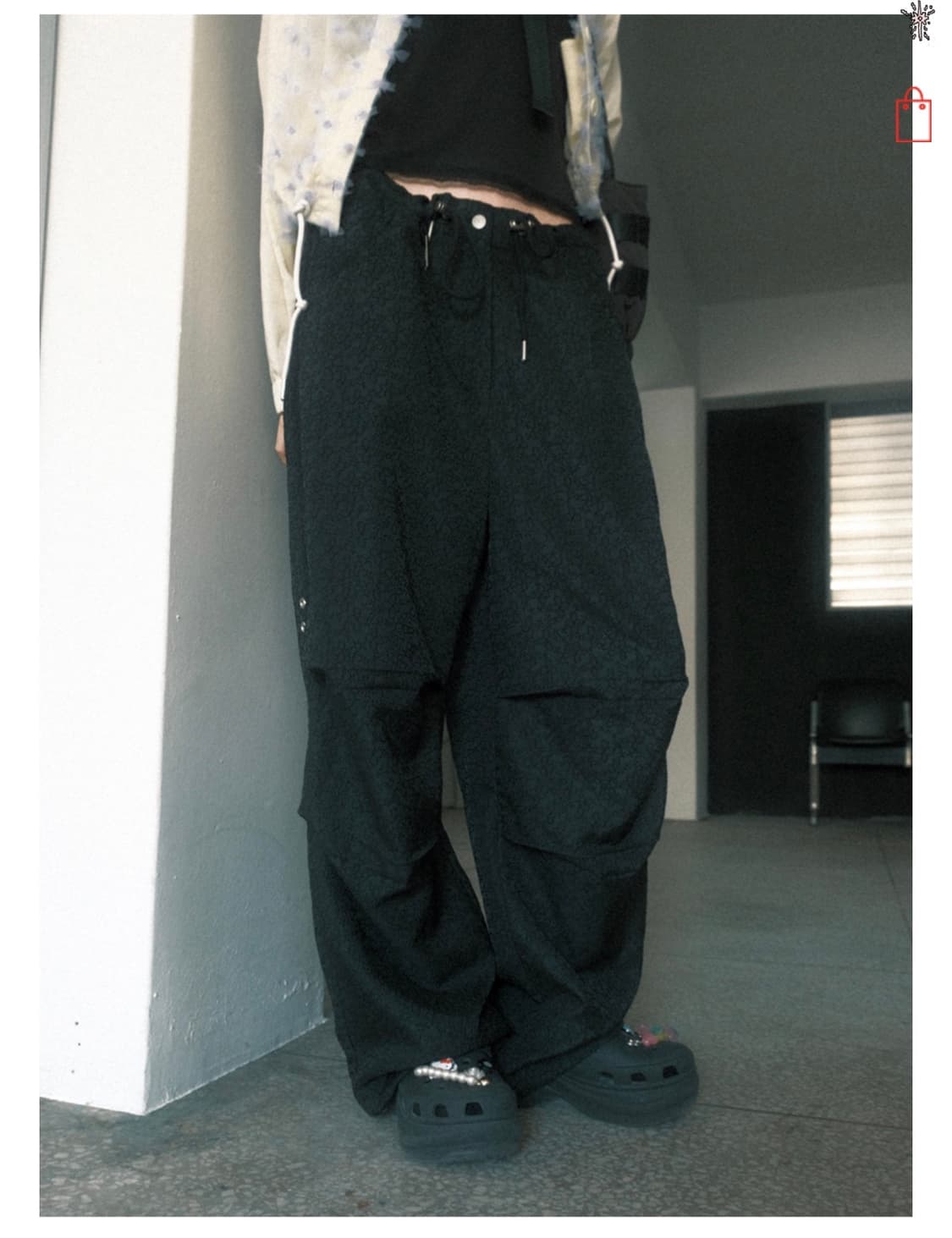 시월107 플라워 파라슈트 팬츠 블랙 상품이미지2