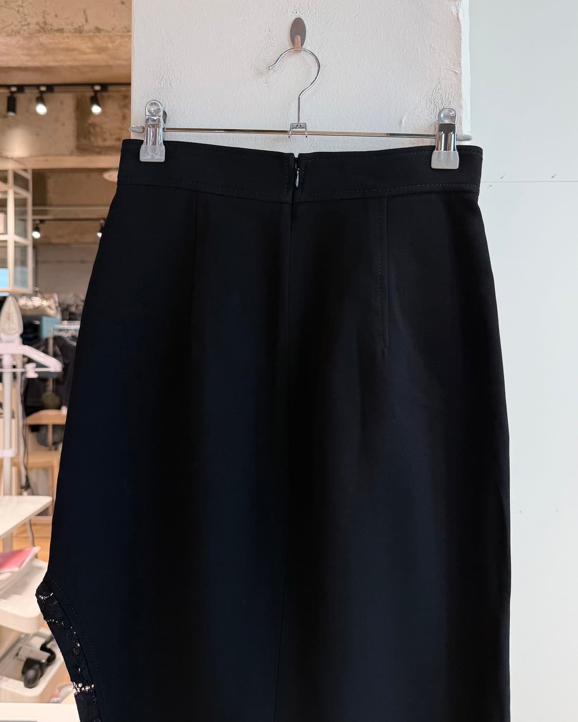 n21 블랙 사이드 컷아웃 미디스커트  상품이미지6