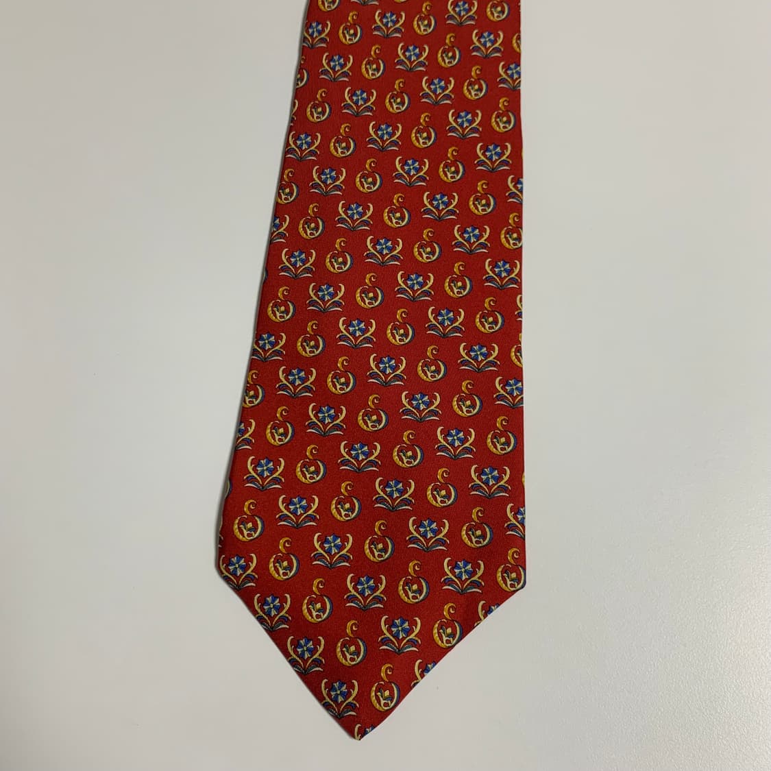 살바토레 페레가모(Ferragamo) 레드컬러 기하학적패턴 명품넥타이 상품이미지9