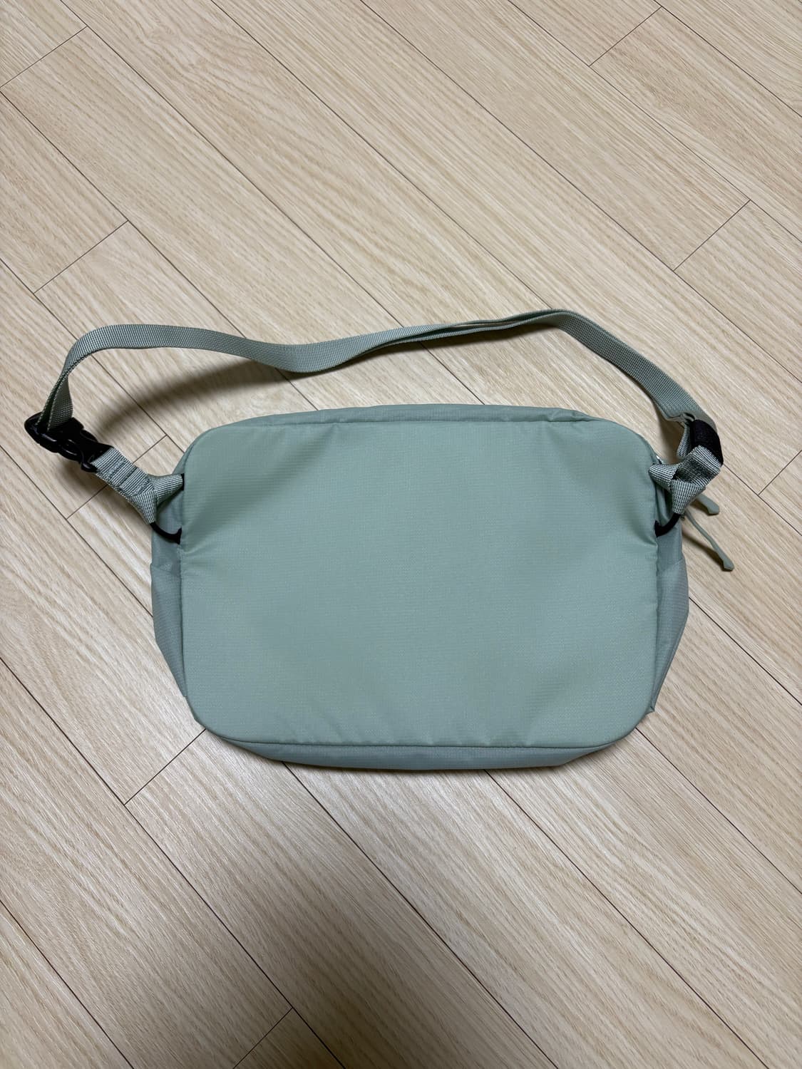 아크테릭스 헬리아드 크로스바디백 스톤 그린 상품이미지3