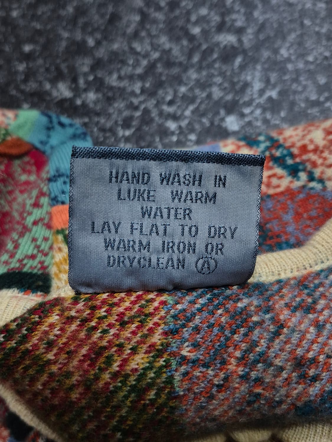 GECCU 게쿠 아이보리 멀티컬러 에스닉패턴 울100 니트 가디건 상품이미지5