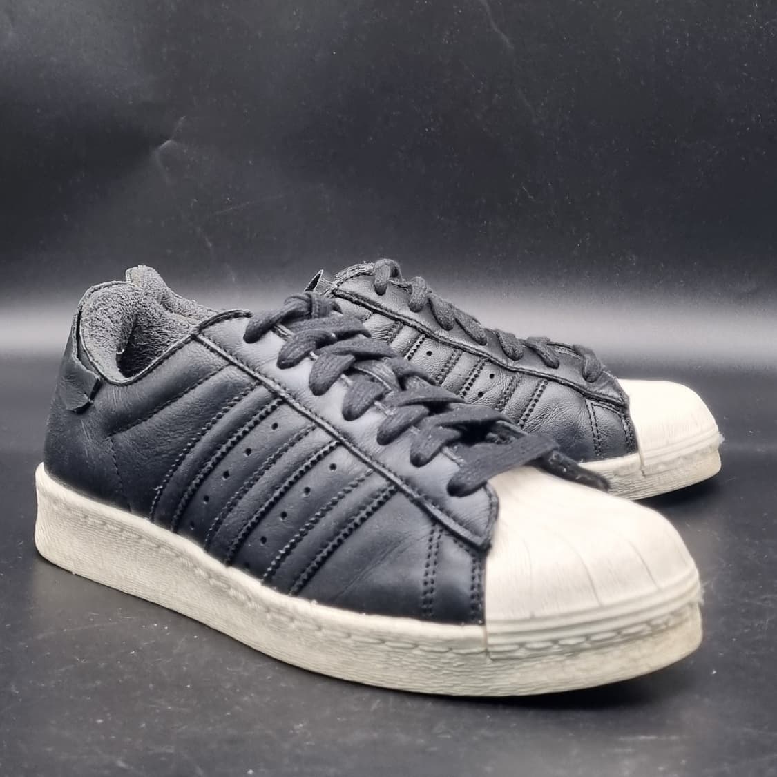 아디다스 슈퍼스타 82 블랙 스니커즈255 상품이미지1