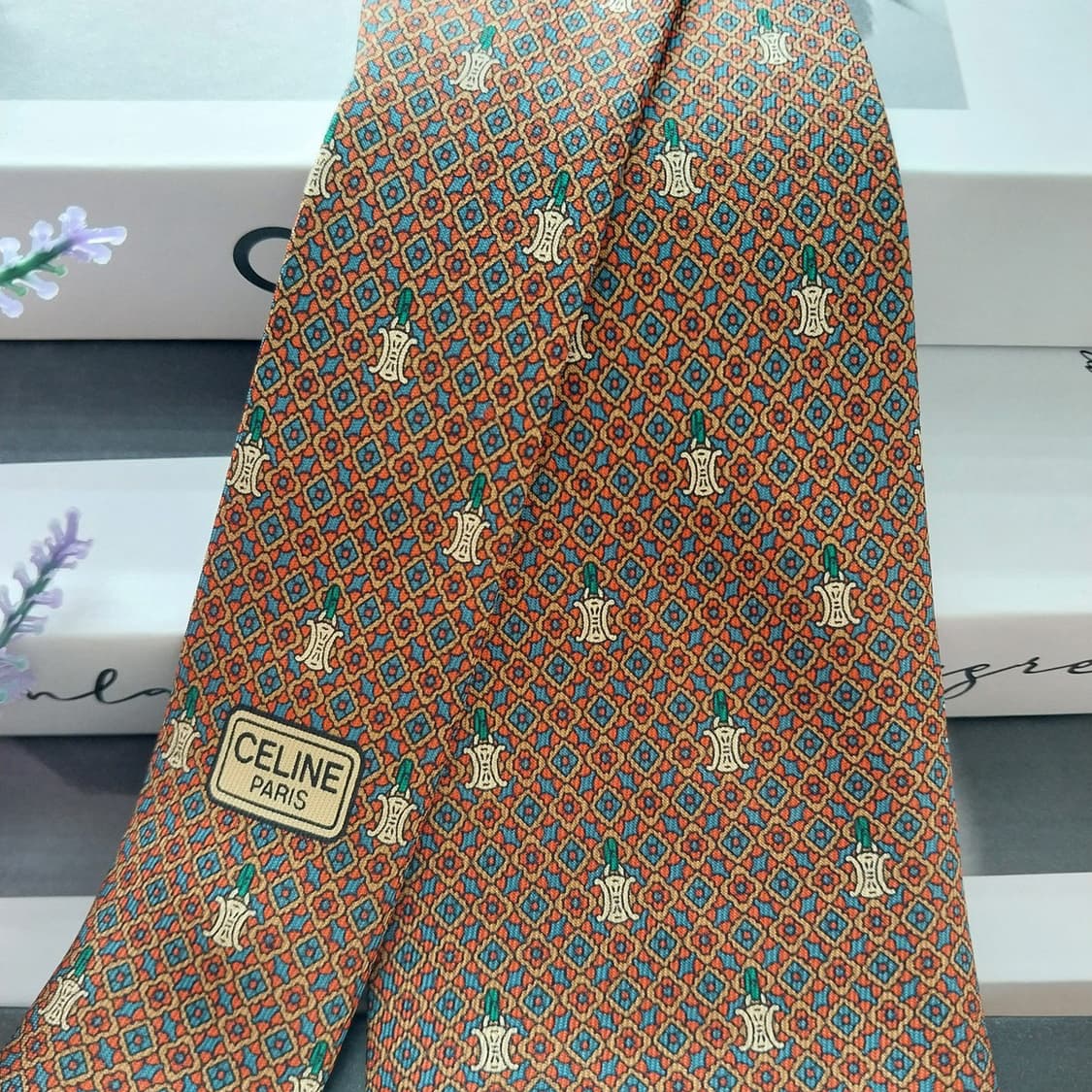 셀린느 실크 브라운 트리오페 패턴 넥타이 8.7cm A+등급 K1330
 상품이미지3