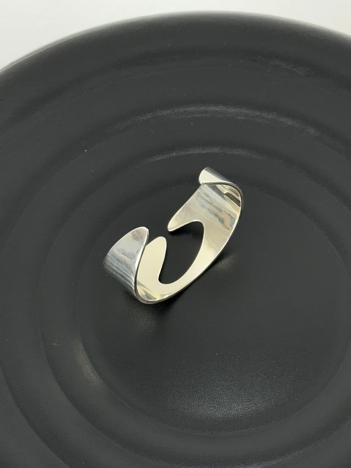 Philippe Audibert Sculptural Open Cuff B 상품이미지3