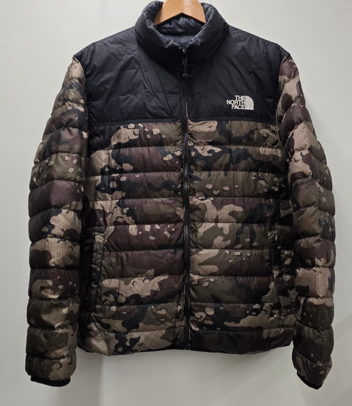 노스페이스 카모플라쥬 리버시블  양면 구스경량패딩.   싸이즈 105~1 상품이미지1
