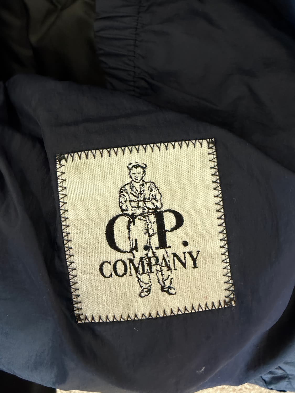 C.P. 컴퍼니 고글 하프 다운 패딩 자켓 상품이미지6