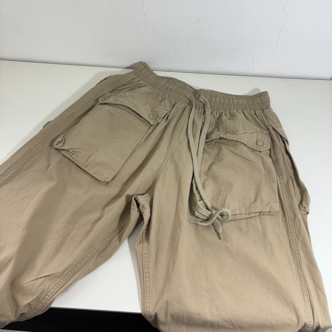 XL 엑스트라오디너리 베이지 밑단스트링 유틸리티팬츠 상품이미지1
