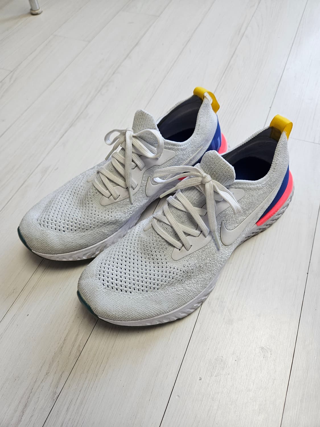 나이키 에픽 리액트 플라이니트 270 러닝화  상품이미지2