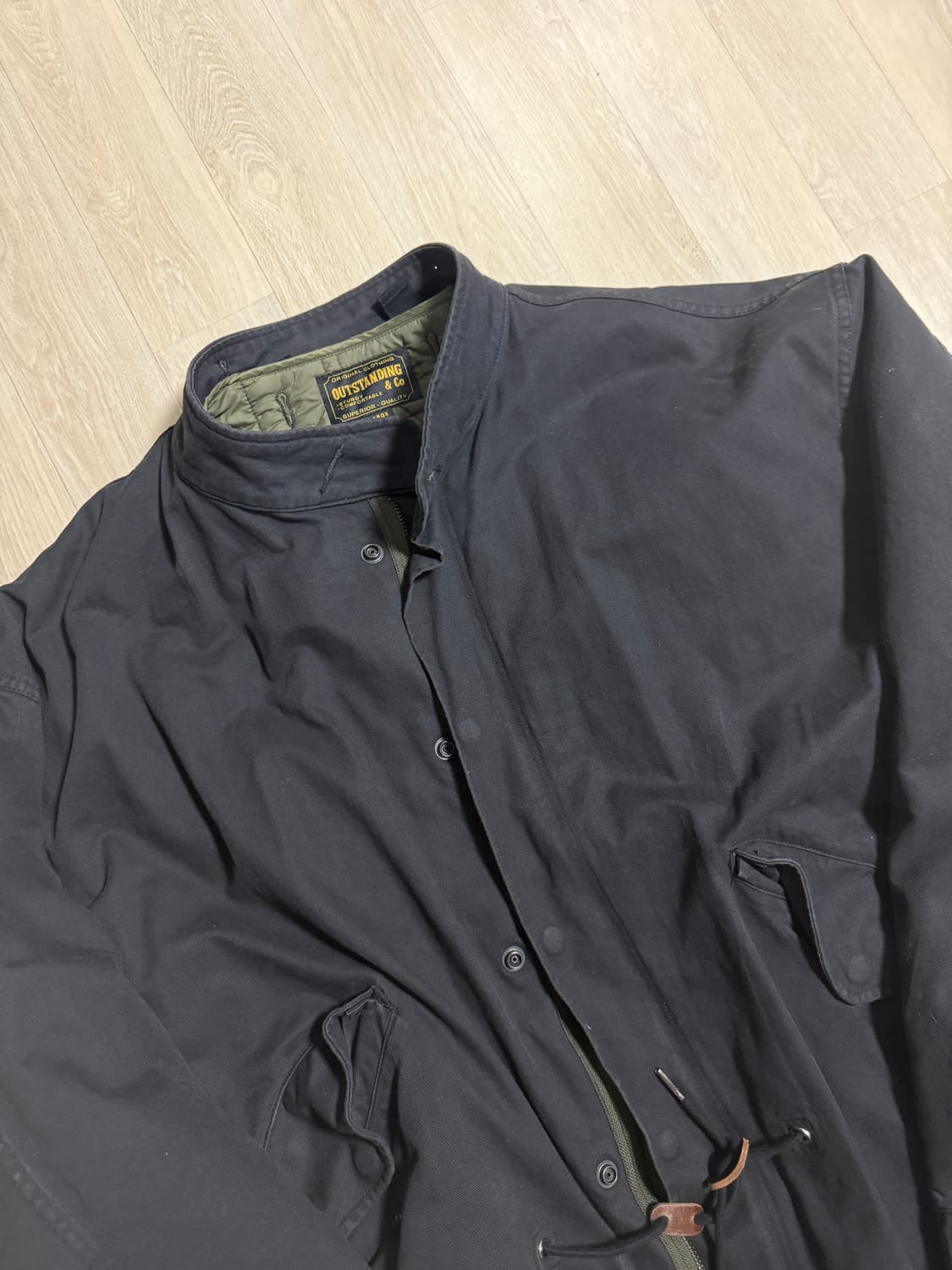 아웃스탠딩 피쉬테일 퀄팅 야상 자켓입니다. 상품이미지2