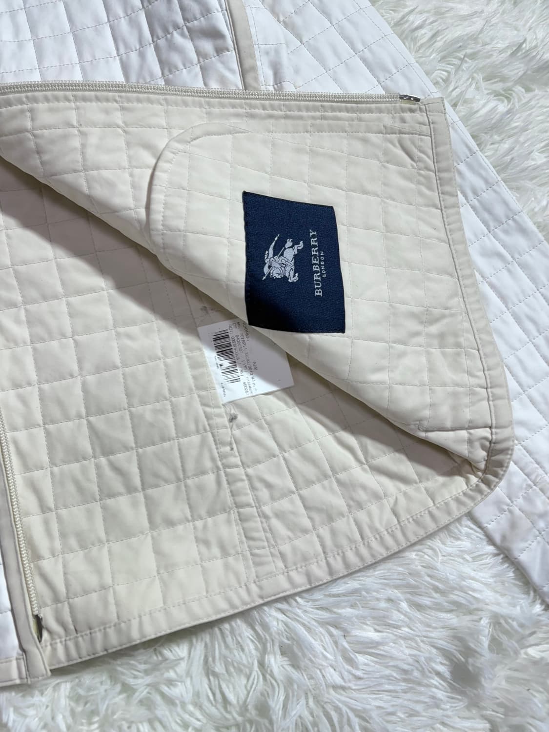 버버리 정품 투웨이 화이트 퀼팅 자켓  상품이미지6