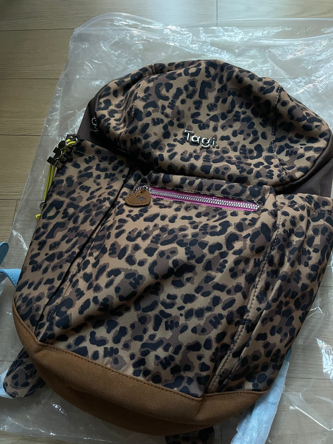 [새상품]Tagi 레오파드 백팩 상품이미지1