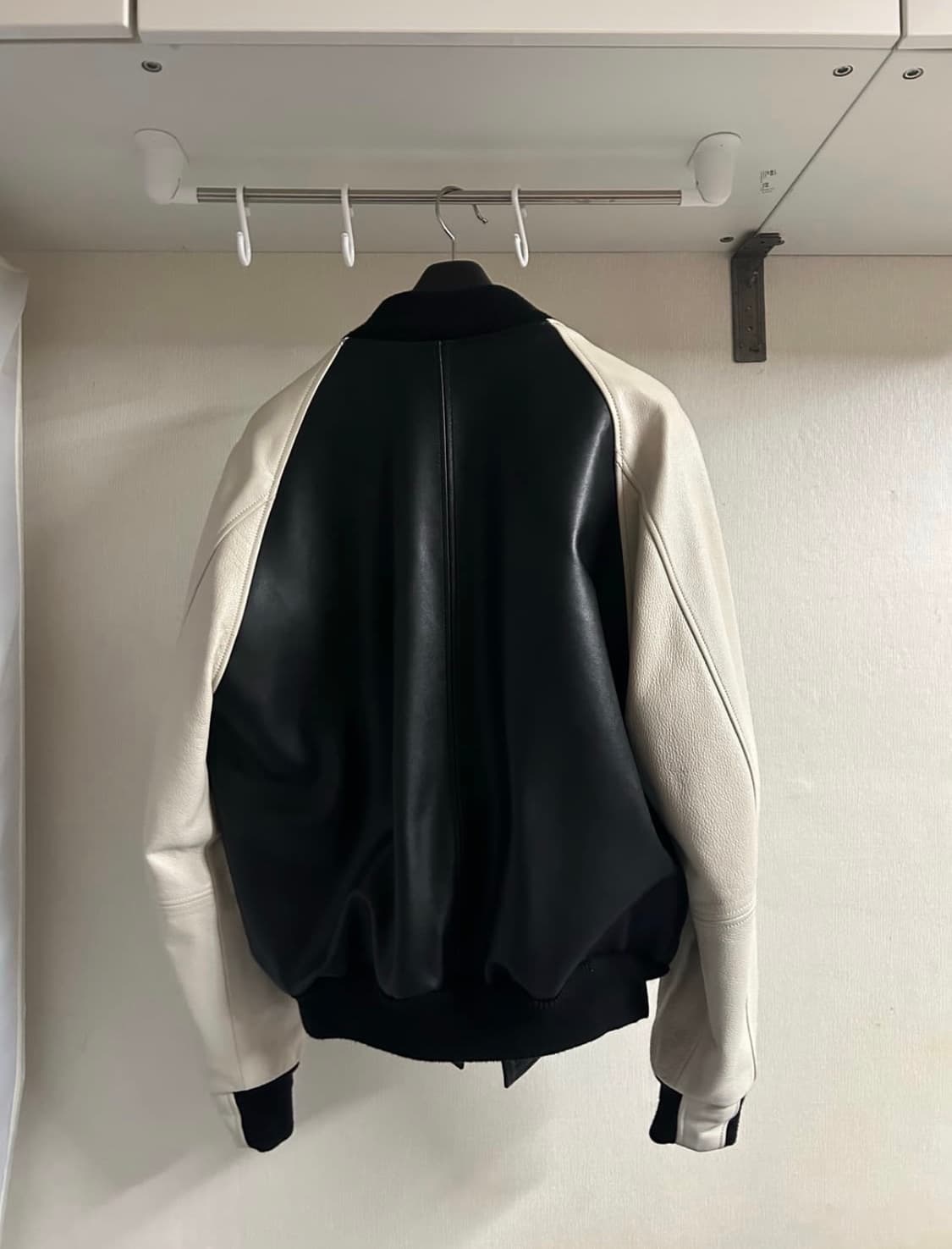 (구매) gleanpark 레더 바시티 자켓 Msize 상품이미지3